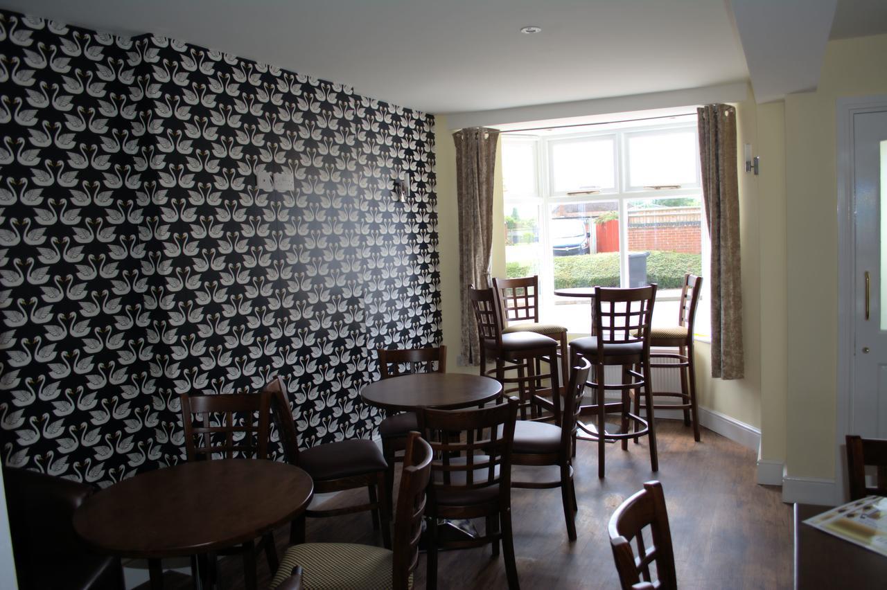 The Swan @Old Stratford Hotel Milton Keynes Exterior photo
