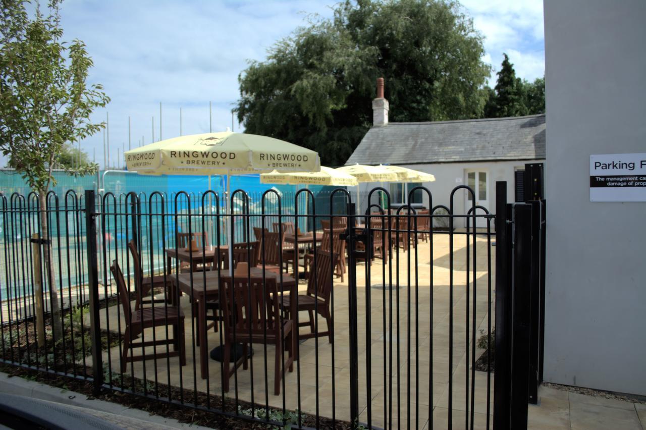 The Swan @Old Stratford Hotel Milton Keynes Exterior photo